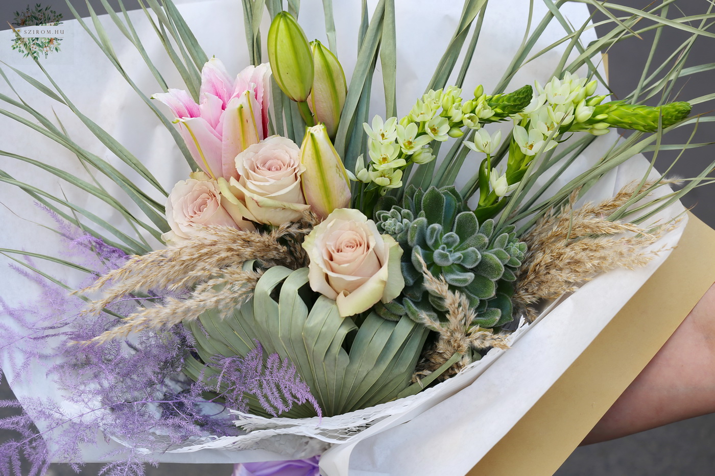 flower delivery Budapest - Natural bouquet with furry echeveria, roses, lilies