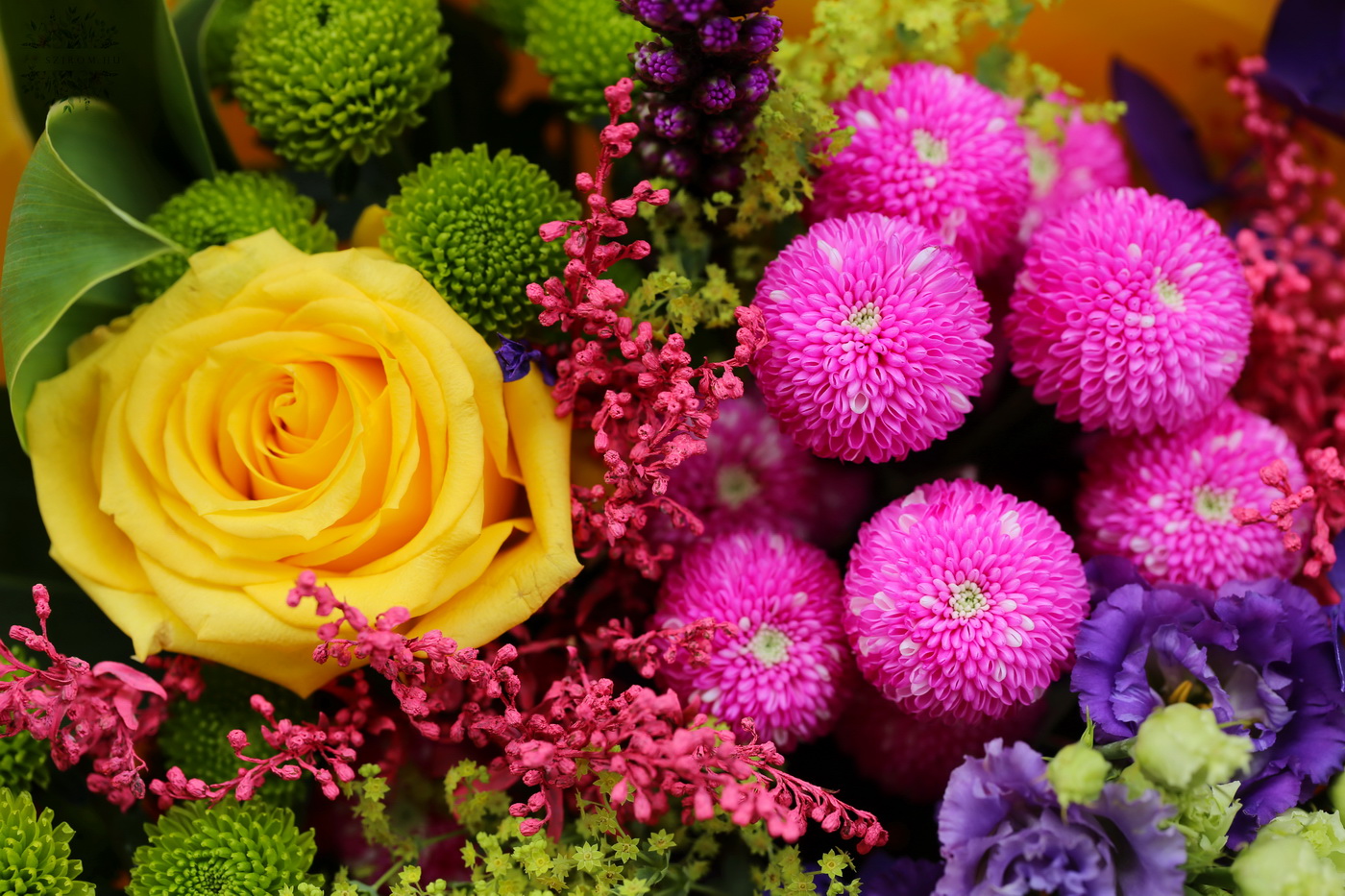 Blumenlieferung nach Budapest - Sommerstrauß mit intensiven Farben (10 Stiele)