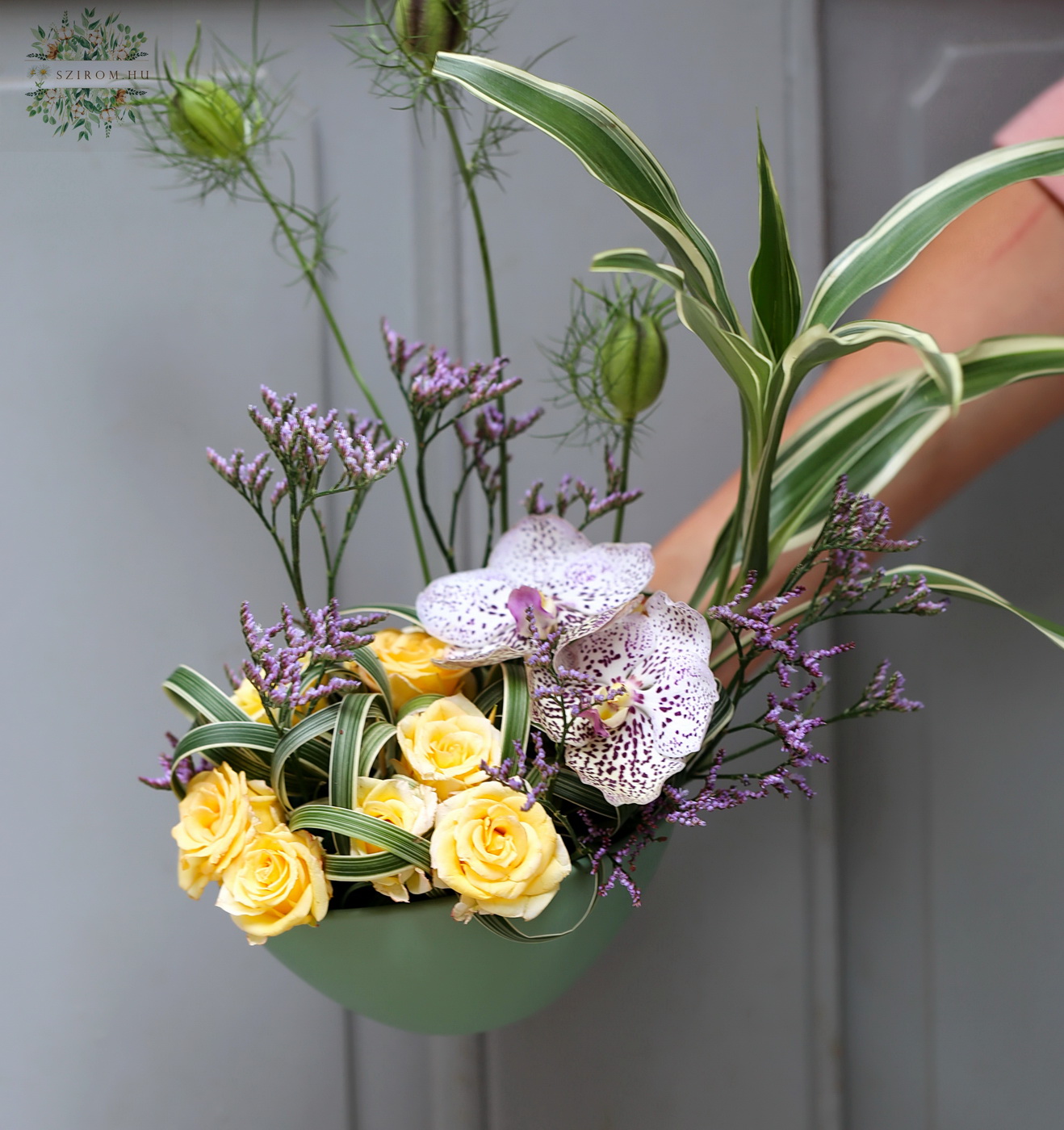 flower delivery Budapest - Small flower boat with vanda orchid, spray rose