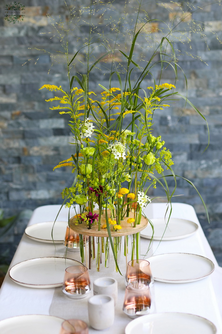 flower delivery Budapest - Airy modern wedding and event table decoration with field-like flowers, in a vial base (yellow, orithogalum, lisianthus, chrysanthemum, seasonal flowers)