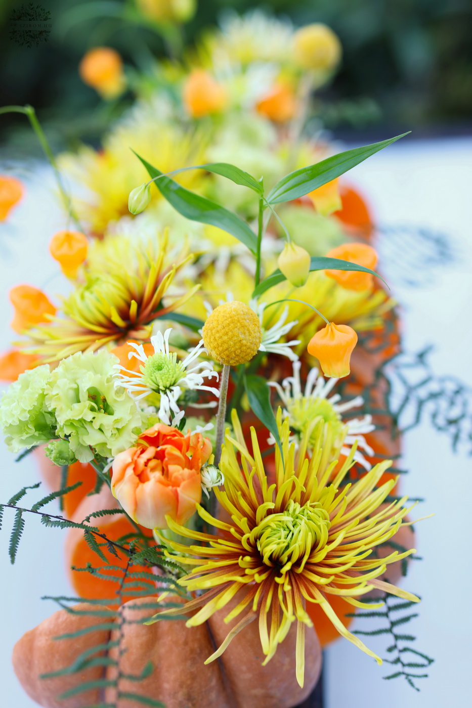 flower delivery Budapest - Modern wedding table decoration, event table decoration, autumn, made of pumpkins (chrysanthemum, sandersonia, lisianthus,  yellow, green)