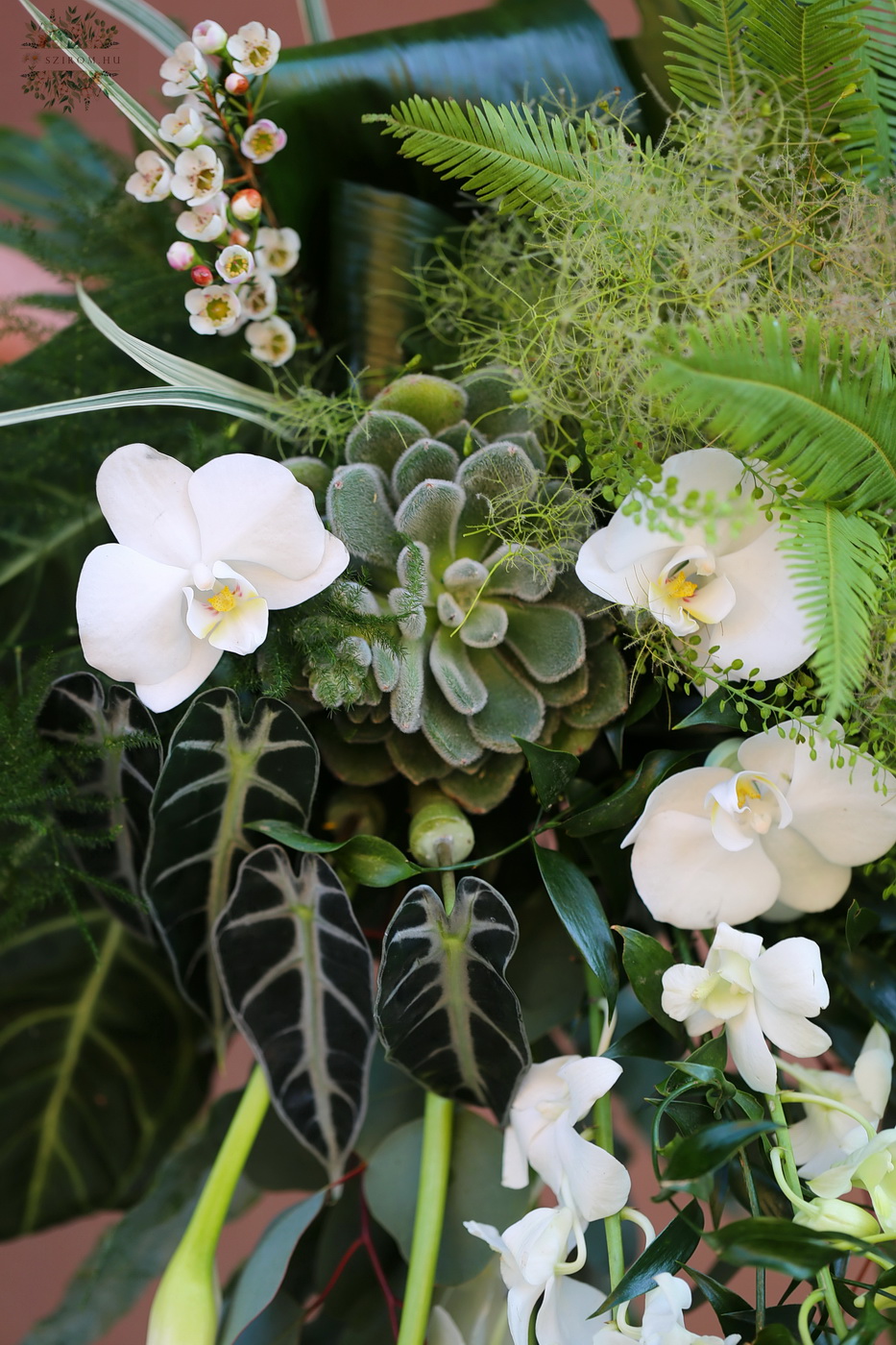 Virágküldés Budapest - greenery menyasszonyi csokor orchideával, kálával (dendrobium, phalaenopsis)