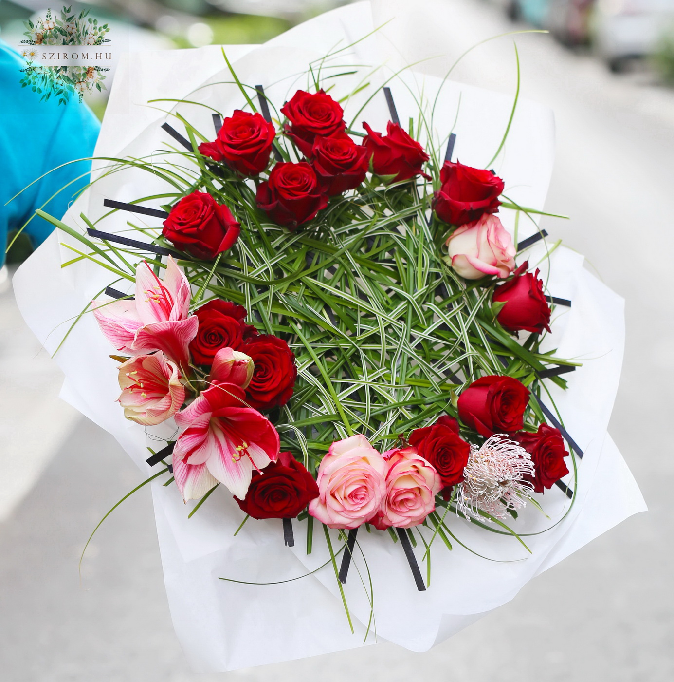 flower delivery Budapest - Modern red rose bouquet with amaryllis, grass bouquet