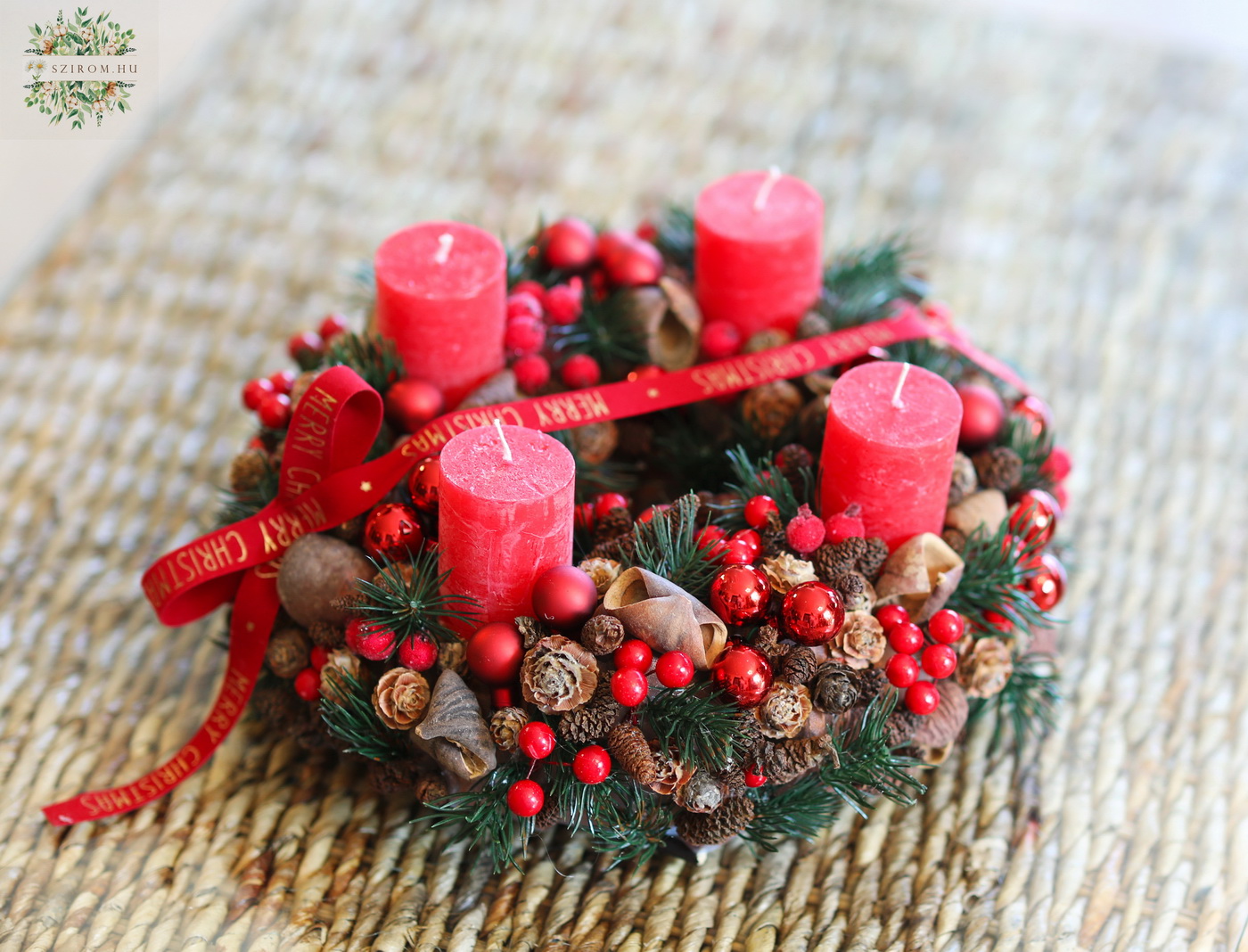 Blumenlieferung nach Budapest - Rote Adventskranz mit Schleife (30cm)