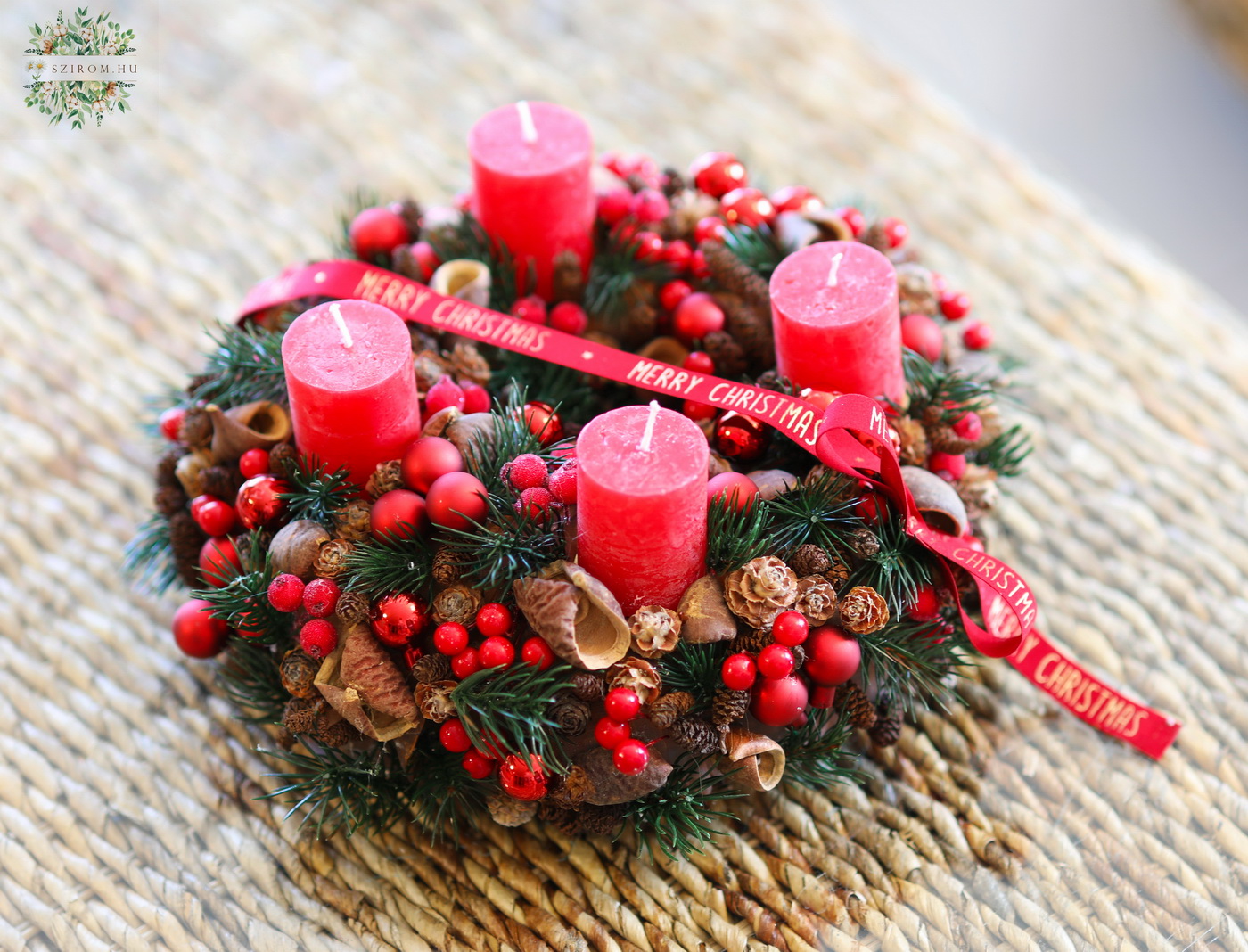 Blumenlieferung nach Budapest - Rote Adventskranz mit Schleife (30cm)