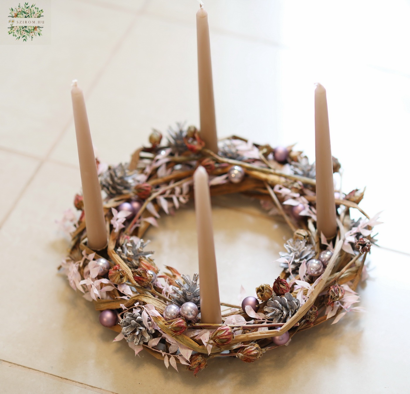 Virágküldés Budapest - Modern adventi koszorú vizililiom szár alapon, pasztell színekkel (35cm)