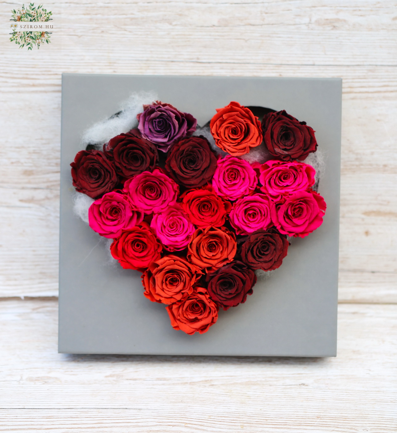 flower delivery Budapest - everlasting roses in a bright colors in a gray box