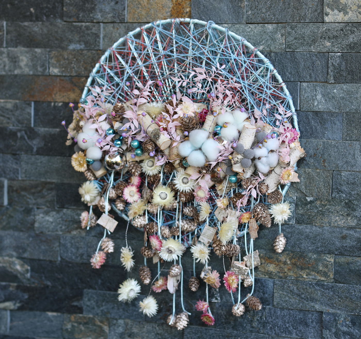 Virágküldés Budapest - Modern téli kopogtató, fali dísz