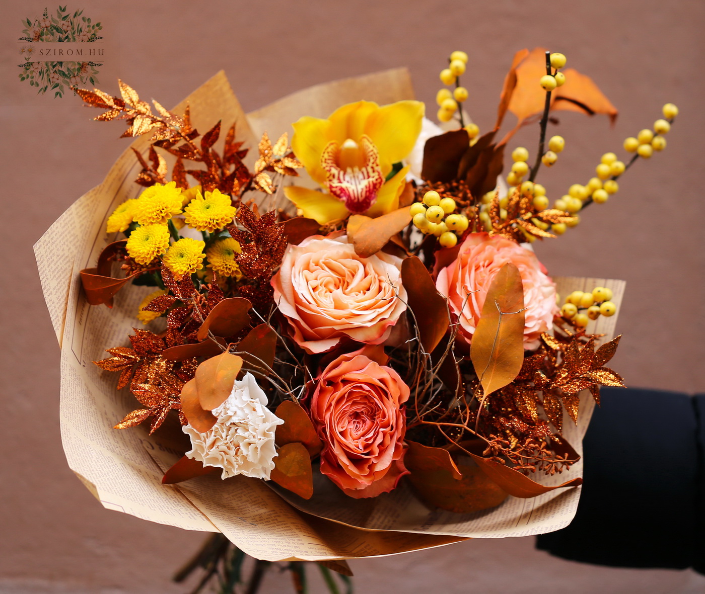 Virágküldés Budapest - Bronzos téli csokor rózsával, orchideával