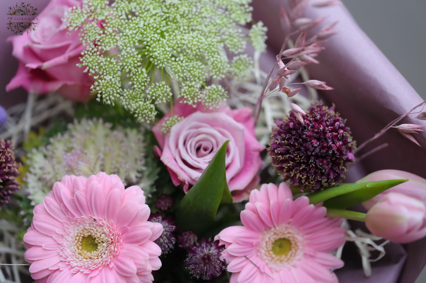 Virágküldés Budapest - Kis lilás csokor gerberával, rózsával, tulipánnal