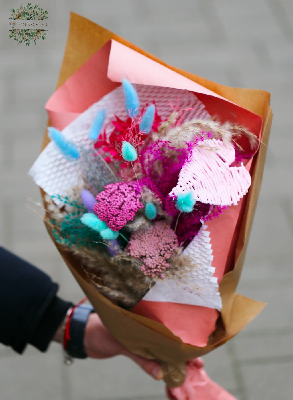 Virágküldés Budapest - Színes szárazvirág csokor