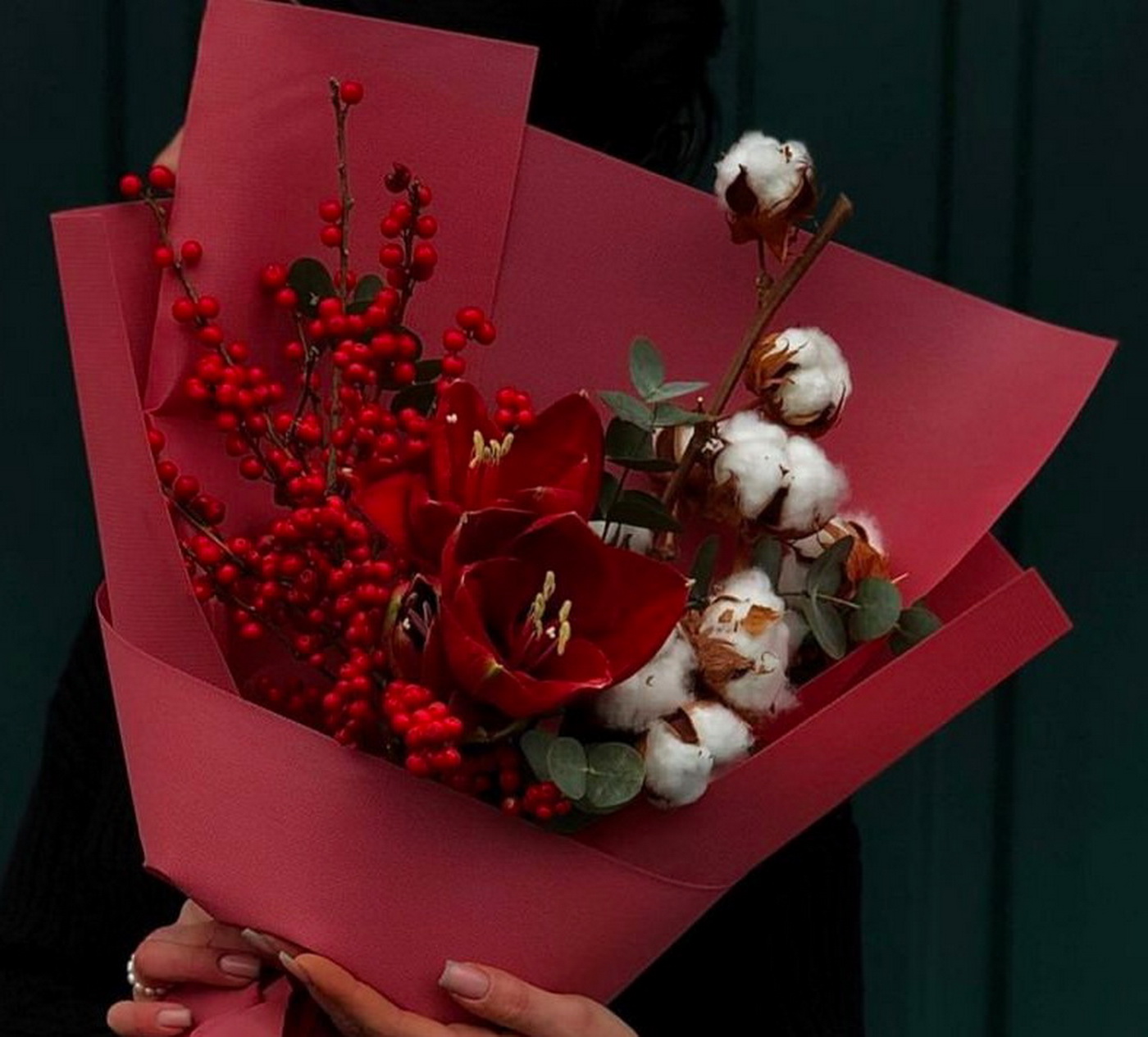 flower delivery Budapest - Small bouquet with amaryllis, holly and cotton