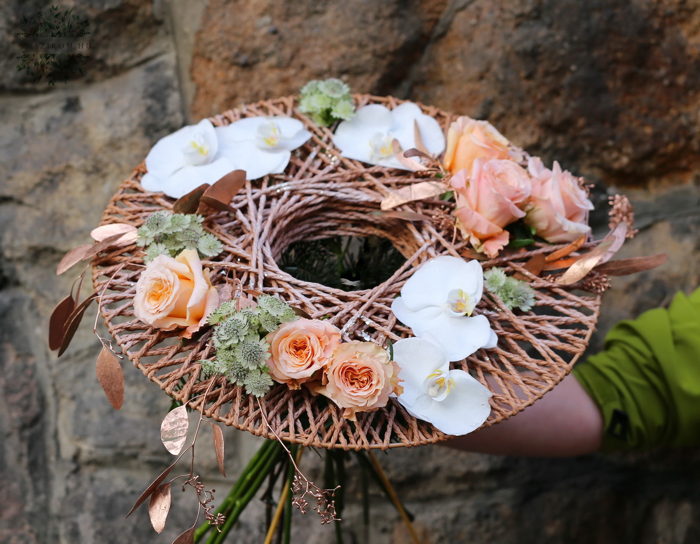 flower delivery Budapest - Bouquet in a rope bouquet holder with roses and phalaenopsis