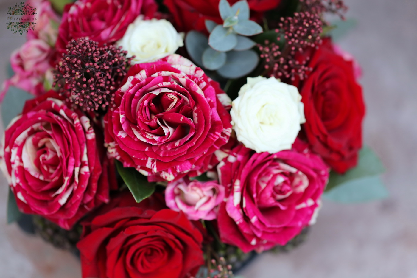 flower delivery Budapest - Love mug with red roses, chosen sign