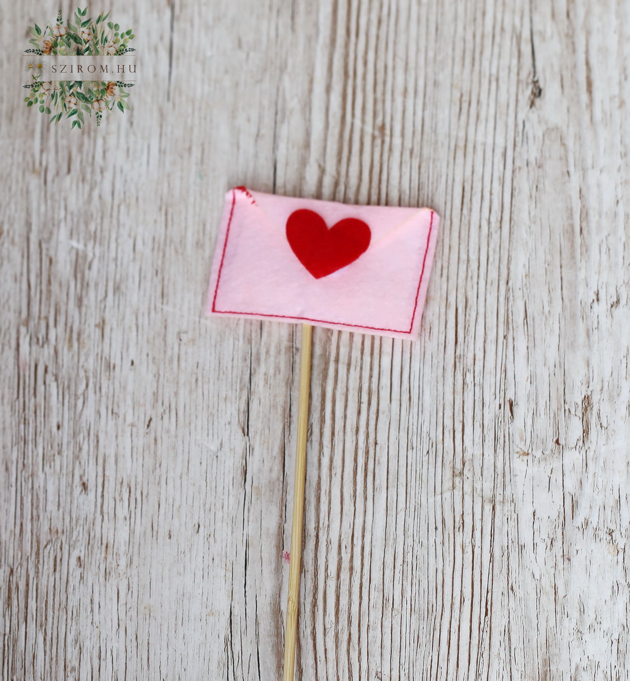 Blumenlieferung nach Budapest - Herzfigur auf Stab 