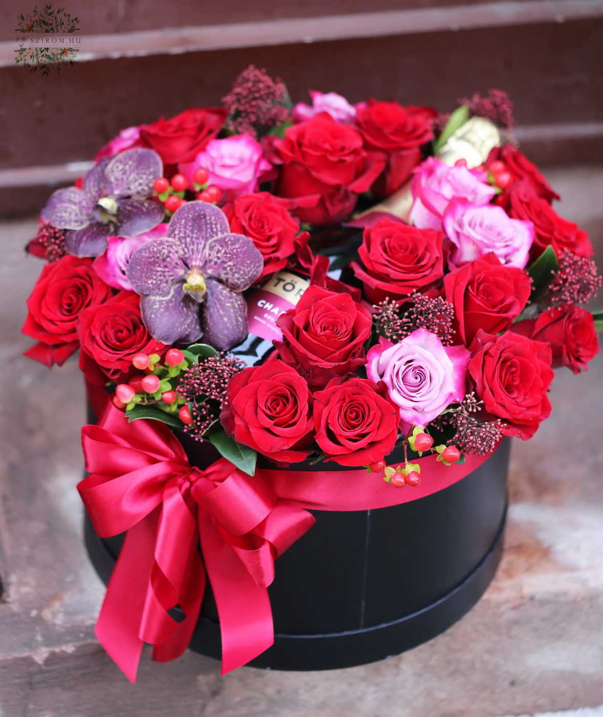 flower delivery Budapest - Romantic red champagne rose box with orchid (27 roses, 2 orchids, small flowers)