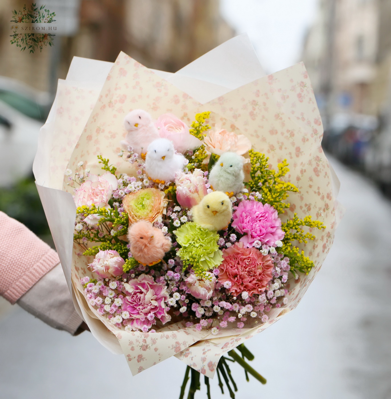 Blumenlieferung nach Budapest - Pastellfarbener Osterkükenstrauß