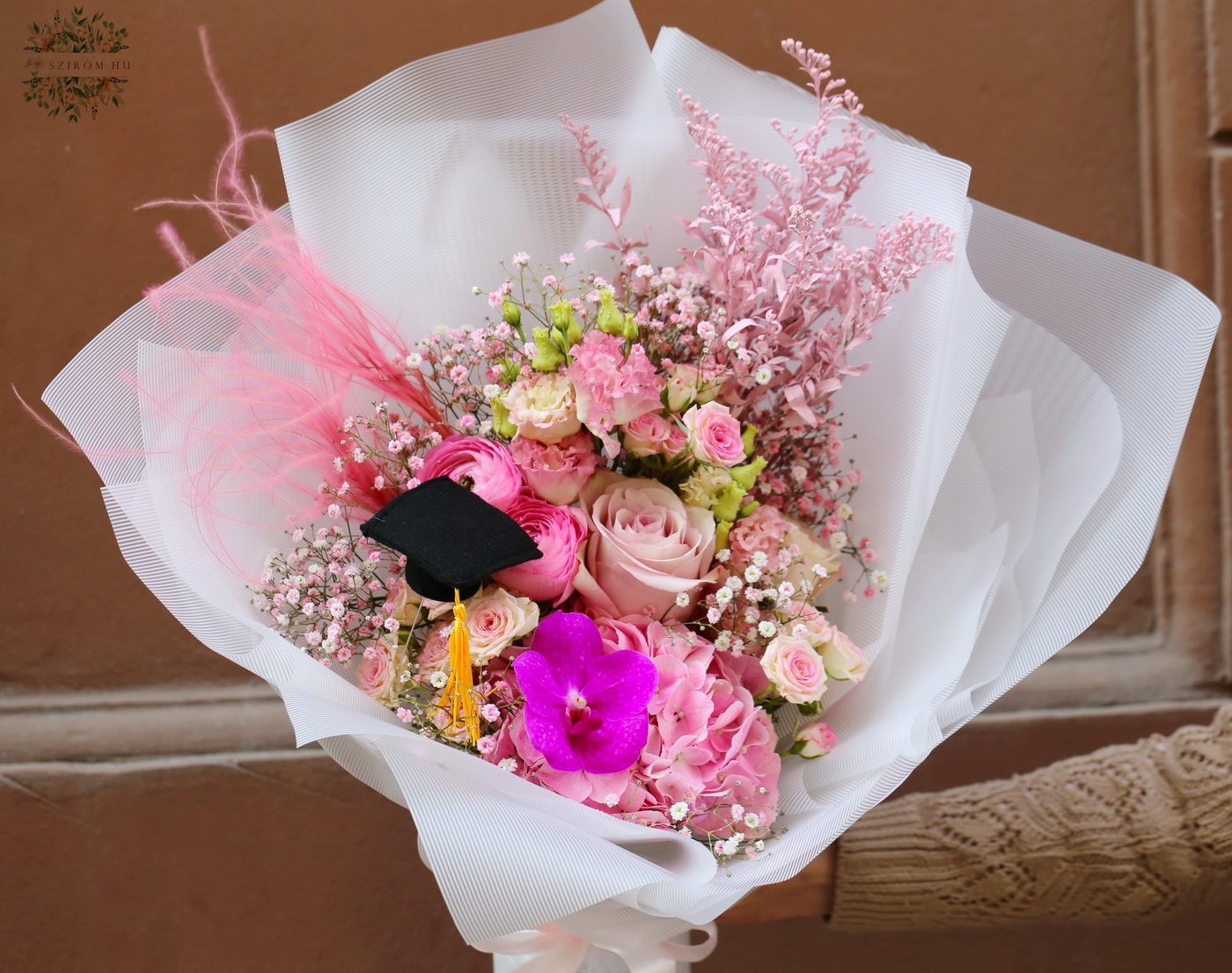 Virágküldés Budapest - Halvány rózsaszín virágos ballagási csokor lányoknak 