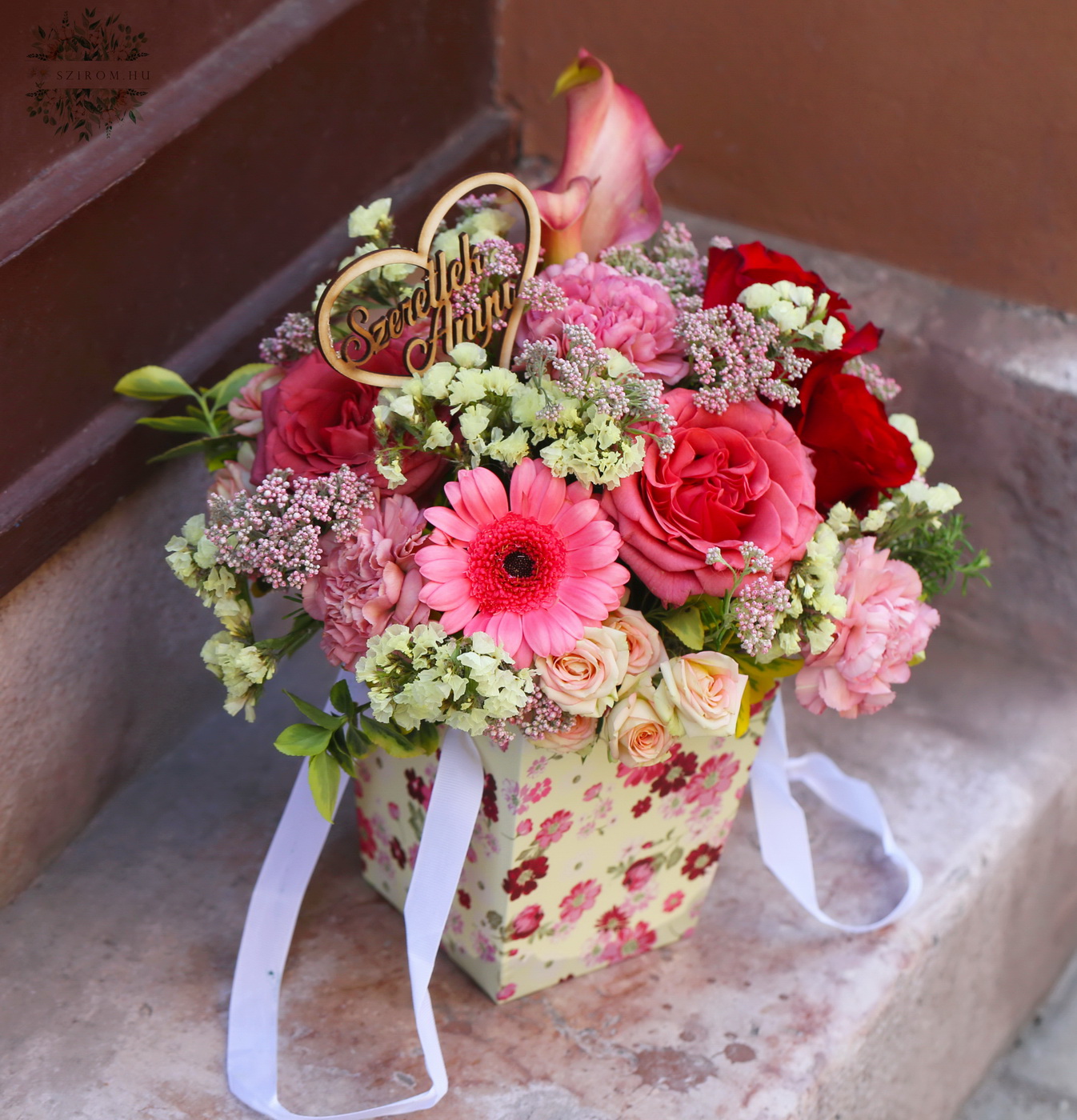 Blumenlieferung nach Budapest - Muttertags-Blumenbeutel in romantischen Farben