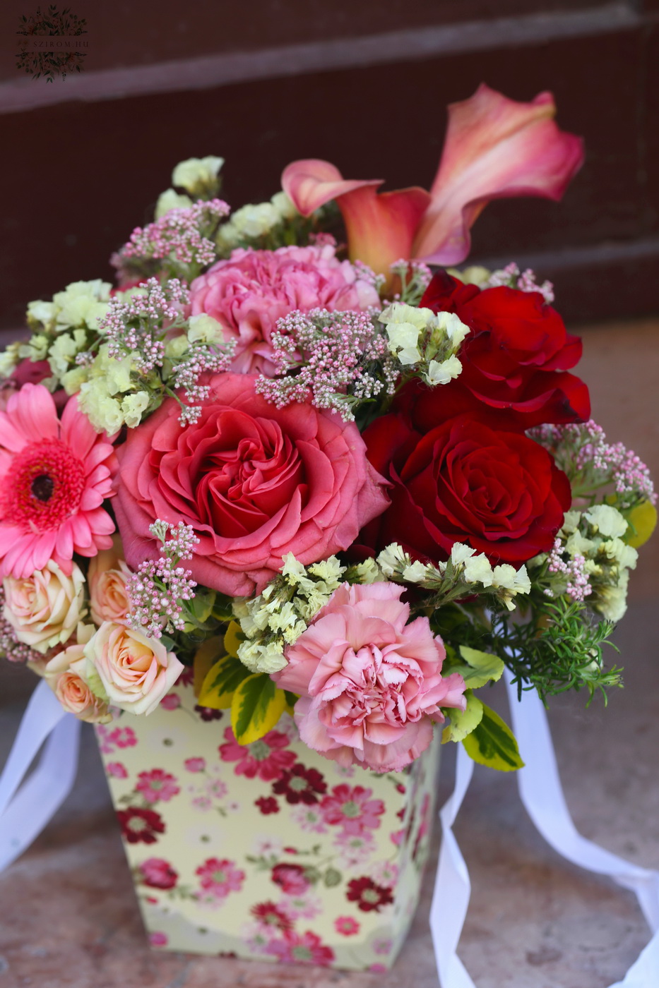 Blumenlieferung nach Budapest - Muttertags-Blumenbeutel in romantischen Farben