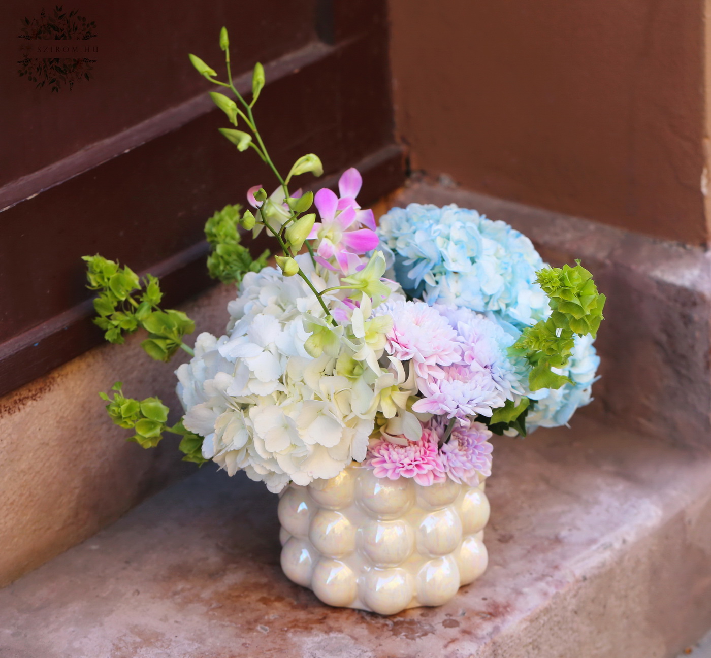 flower delivery Budapest - Pearlescent vase with hydrangea and orchid