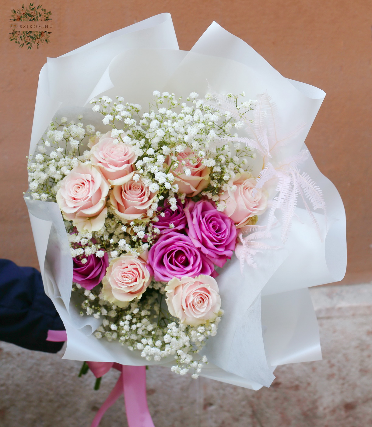 Virágküldés Budapest - Rezgő csokor rózsákkal (11 rózsa + 7 rezgő)