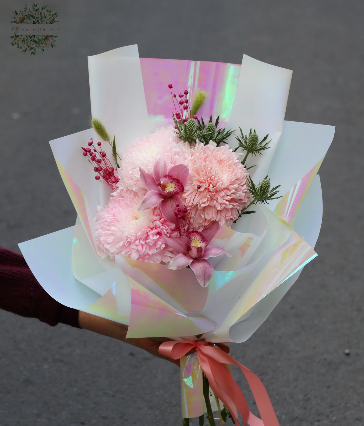 Virágküldés Budapest - Kis csokor orchideával, Tutu krizivel 