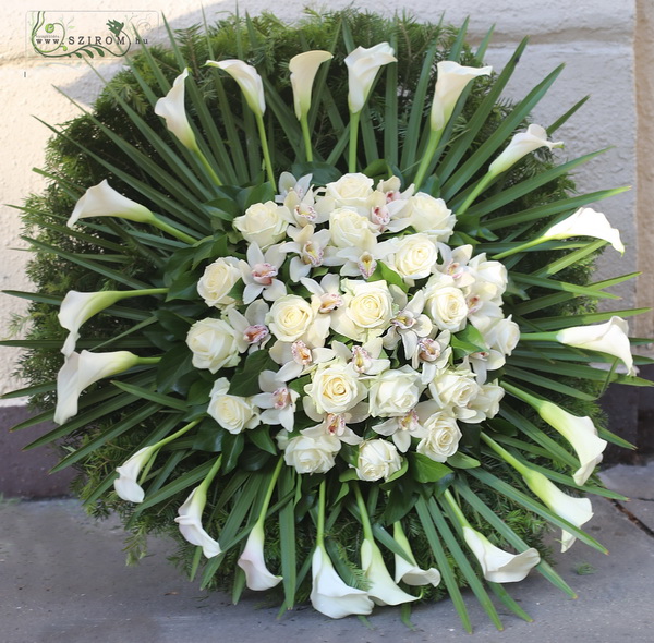 flower delivery Budapest - wreath with white roses, callas and orchids (110 cm)