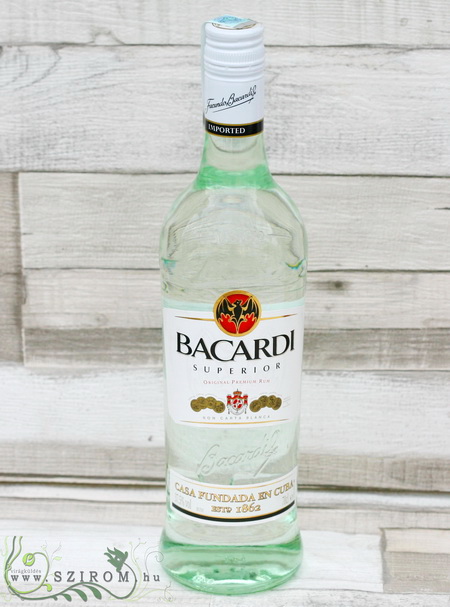 Blumenlieferung nach Budapest - Bacardi superior weiss Rum 0,7l