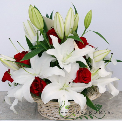 flower delivery Budapest - flowerbasket of red roses and lilies (15 stems, 30cm)