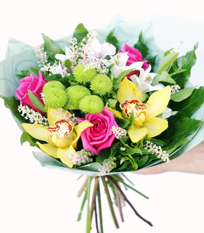 flower delivery Budapest - small mixed bouquet with orchids (9 stems)