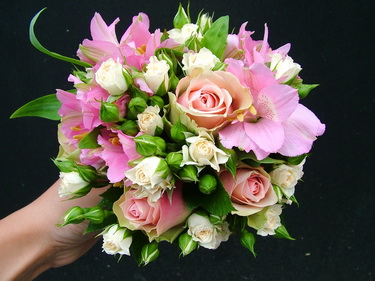 flower delivery Budapest - pink ball (11 stems)
