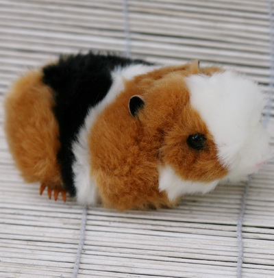 Blumenlieferung nach Budapest - Plüsch Meerschweinchen (13 cm)