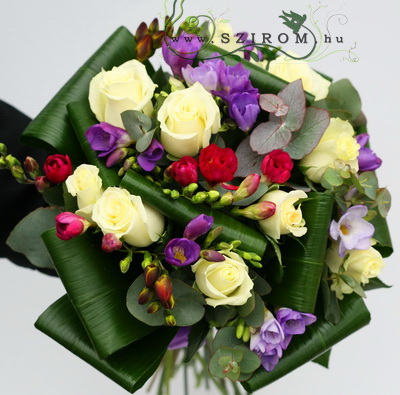 flower delivery Budapest - bouquet of roses, freesias and aspidistra leaves (30 stems)