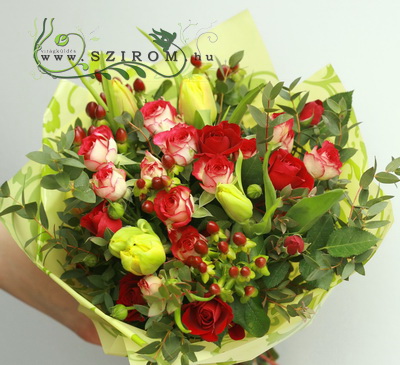 Blumenlieferung nach Budapest - mini Rosen und Tulpen (10 Stämme)