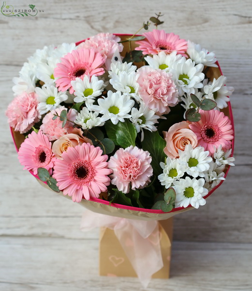 flower delivery Budapest - pink daisy bouquet in papervase (17 st)