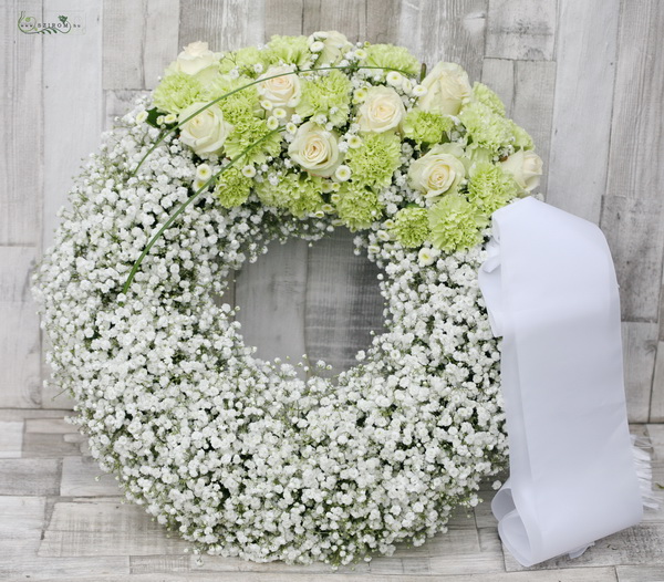 flower delivery Budapest - gypsophylla wreath with roses (50cm)