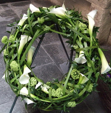 Blumenlieferung nach Budapest - Trauer Kranz