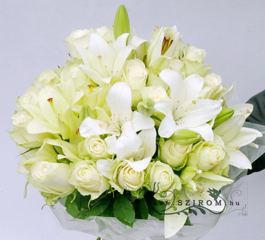 flower delivery Budapest - white roses with white  lilies (25 stems)