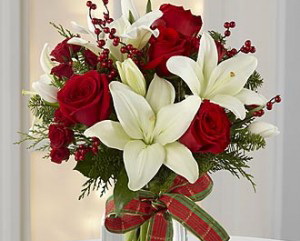 Blumenlieferung nach Budapest - Lilien, Rosen, Ilex (11 Stämme)