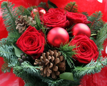 flower delivery Budapest - small winter rose bouquet (5 stems)