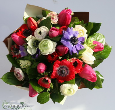 flower delivery Budapest - spring anemone, ranunculus, tulips (30 stems)