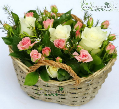 flower delivery Budapest - spray rose basket (9 stems)