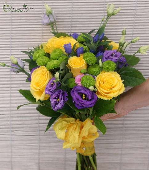 flower delivery Budapest - yellow rose mix (17 stems)