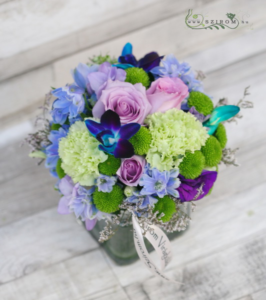 flower delivery Budapest - purple - green cube (15 stems)