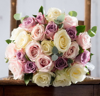 flower delivery Budapest - pastell pink purple white roses with eucalipt (25 stems)