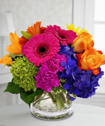 flower delivery Budapest - rainbow in small vase (11 stems)