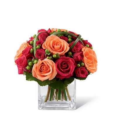 flower delivery Budapest - rose cube (12 stems + glass cube)