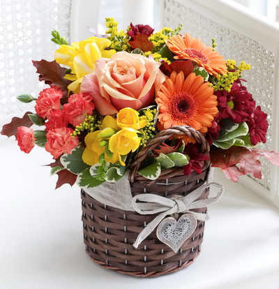 flower delivery Budapest - little basket of autumn flowers (13 stems)