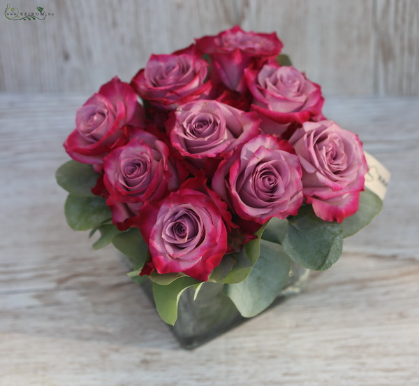 flower delivery Budapest - glass cube with 9 roses